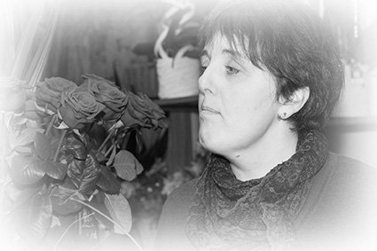 Photo en noir et blanc de Catherine Bailly-Chabert dans la boutique